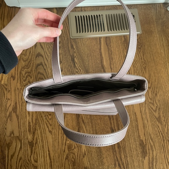 Matt & Nat | Vegan Leather Purse turns into Backpack - Picture 6 of 7